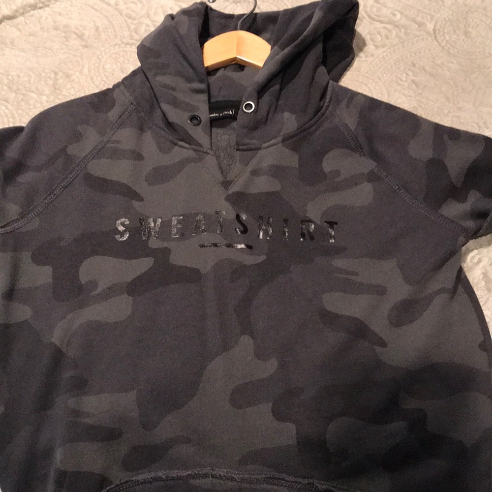Cropped sweat shirt